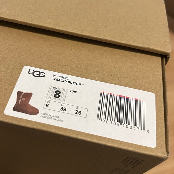 NEW NEVER WORN UGG BAILEY BUTTON II CHESTNUT - Picture 5 of 5